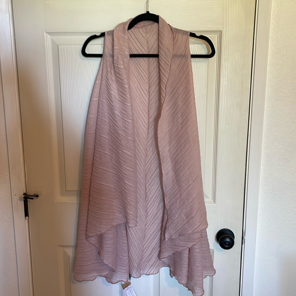 NWT. Avenue 9. Cardigan